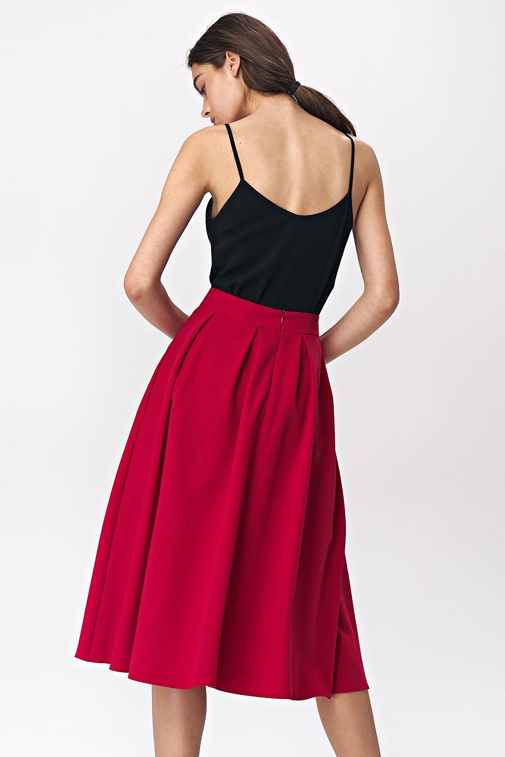 Flared red midi skirt by Nife in luxurious materials, ideal for sophisticated office attire or chic casual outfits in sizes EU 34 to 42.