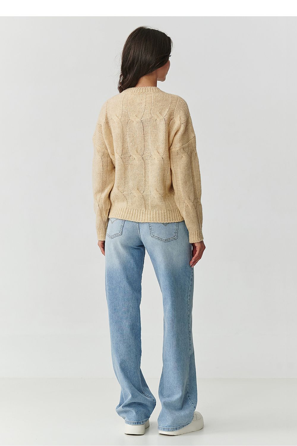 Luxurious women's jumper by Makadamia in EU Size 0, crafted from a soft mohair blend with a sophisticated braided design and classic cut, perfect for elegance and comfort.