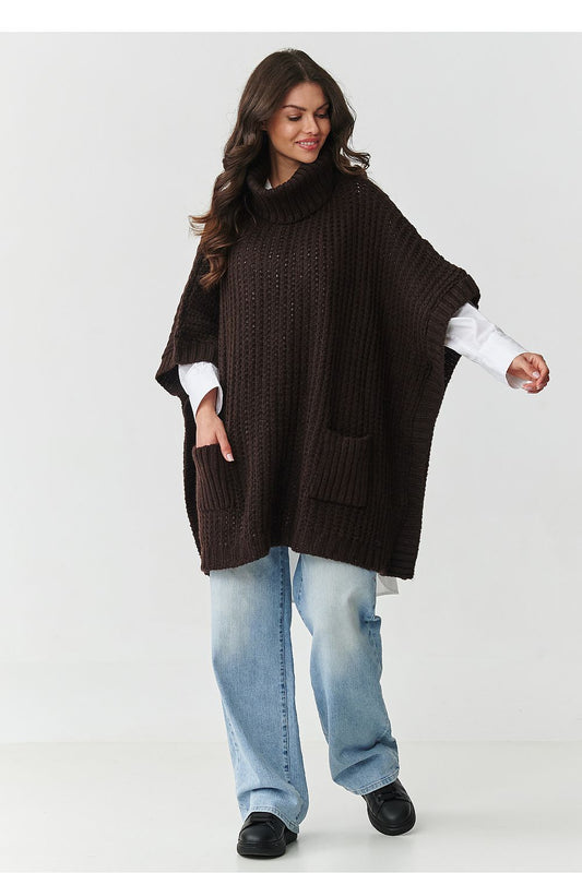 Elegant poncho sweater in bottle green by Makadamia, featuring a high collar and casual style, ideal for layering in cooler seasons.