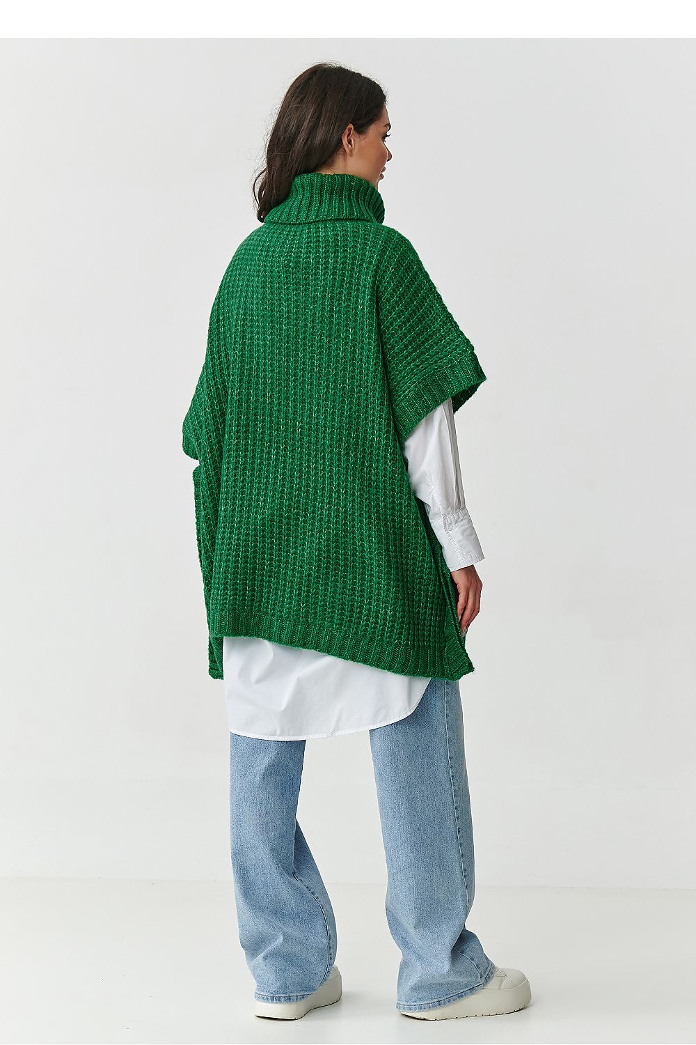 Elegant oversized poncho-style sweater for women by Makadamia, showcasing a rich bottle green colour and designed for comfort and warmth with a high-quality blend of fibres.
