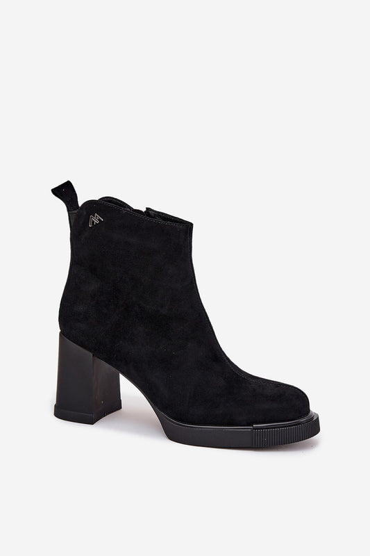 Elegant Vinceza suede leather ankle boots with zipper closure, featuring a stable column heel and stylish rounded toes, perfect for luxurious autumn outfits.