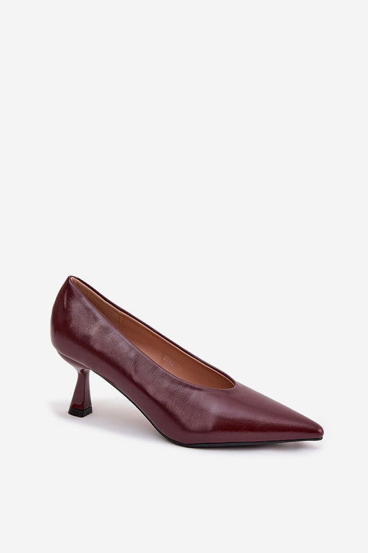 Chic environment-friendly leather pumps with pointed toes and a stable stiletto heel, designed by Step in Style for a sophisticated and feminine look.