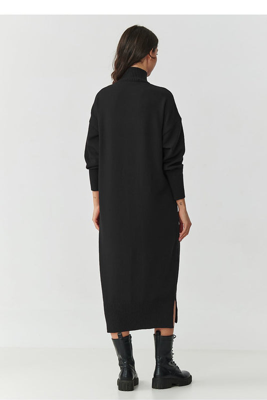 Luxurious viscose blend midi sweater dress by Makadamia with a sophisticated silhouette and side slits for a feminine touch.