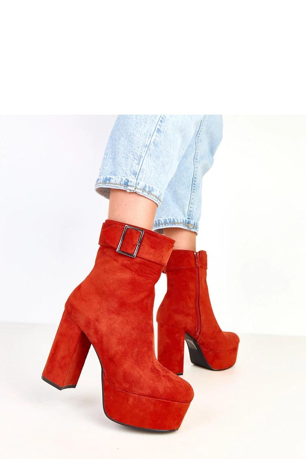 Side profile of Solea Women's Elegant Ankle Boots highlighting the 17 cm shaft height and 4.5 cm platform, designed to provide both comfort and sophistication in every step.