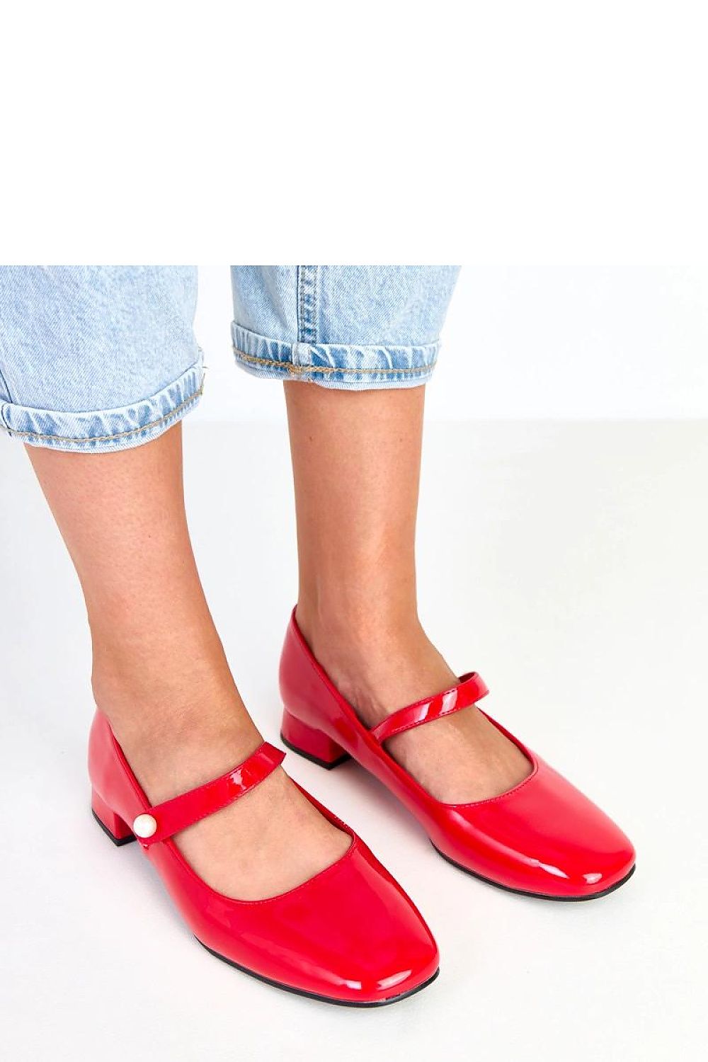 Stylish Solea Pearl Strap Pumps displayed in various sizes EU 36-41, highlighting the combination of elegance and comfort in eco-friendly materials.