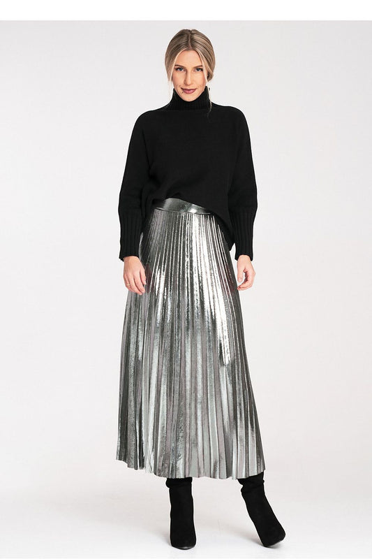 Close-up of the luxurious ribbed detailing on the Figl high-neck golf sweater, highlighting the premium quality and sophistication of this classic knitwear piece.