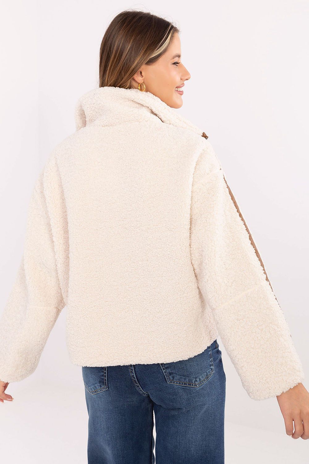 Trendy women's faux fur jacket from Sublevel, featuring stylish zip closure and practical pockets, ideal for transitional seasons.
