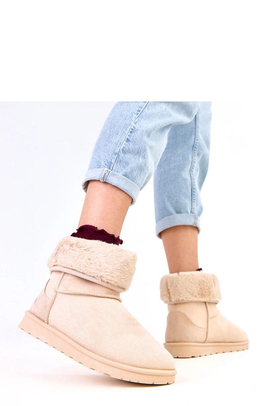 Solea luxury ankle-high snow boots for women, showcasing soft fur lining and a chic design, ideal for maintaining warmth and style in cold weather.