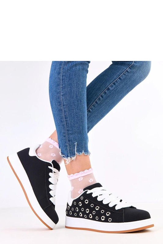 Chic low-cut women's Solea sport shoes with a 3 cm platform, showcasing a stylish round toe and soft fabric insole for utmost comfort and sophistication.