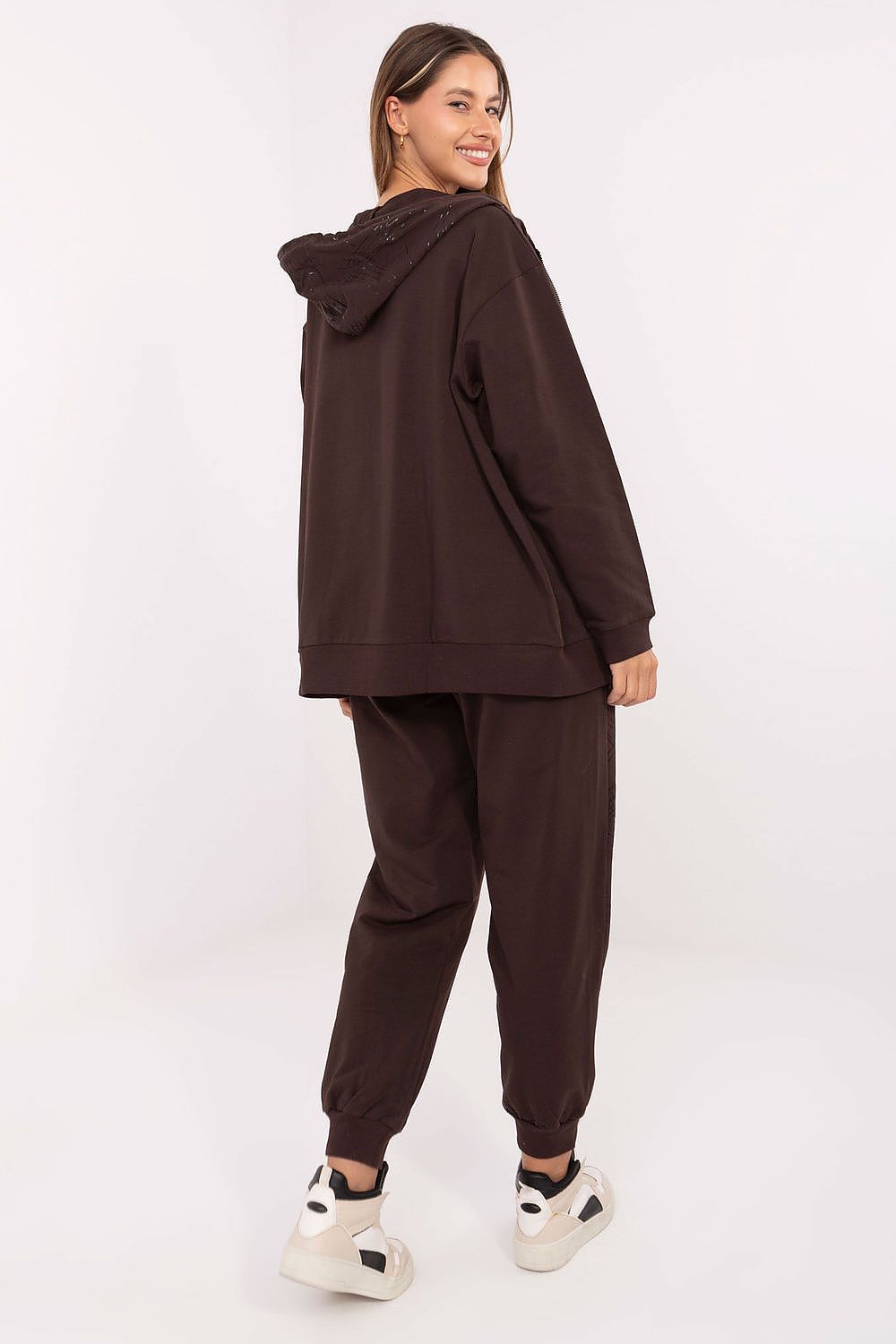Stylish cotton elastane women's tracksuit set by Relevance, including a high waist pants and zip-up hoodie, ideal for comfort and everyday elegance.