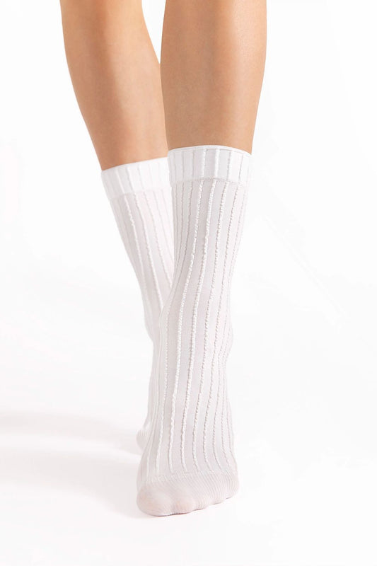 Elegant Fiore Basico Socks featuring a classic ribbed design in sophisticated black and white, perfect for elevating any outfit.
