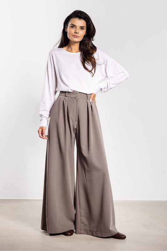 Stylish women's wide-leg pants in sleek design by Awama, designed to enhance silhouette with a comfortable fit, ideal for any wardrobe.