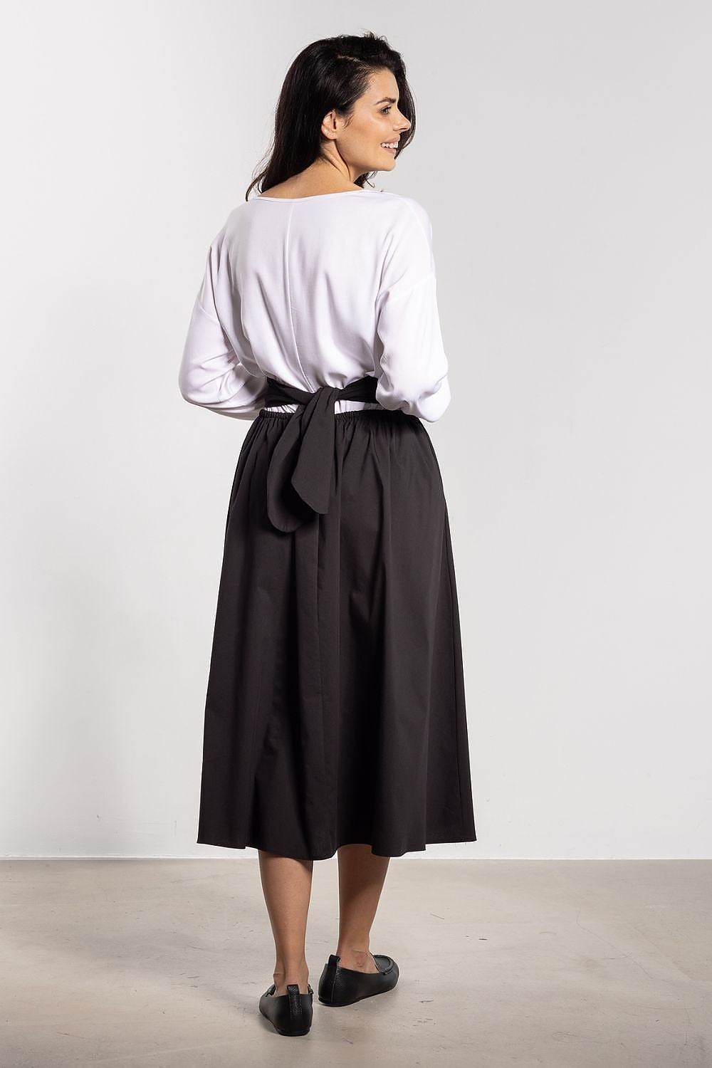 Versatile styling options with the elegant midi skirt by Awama, designed to complement both classic and contemporary looks.