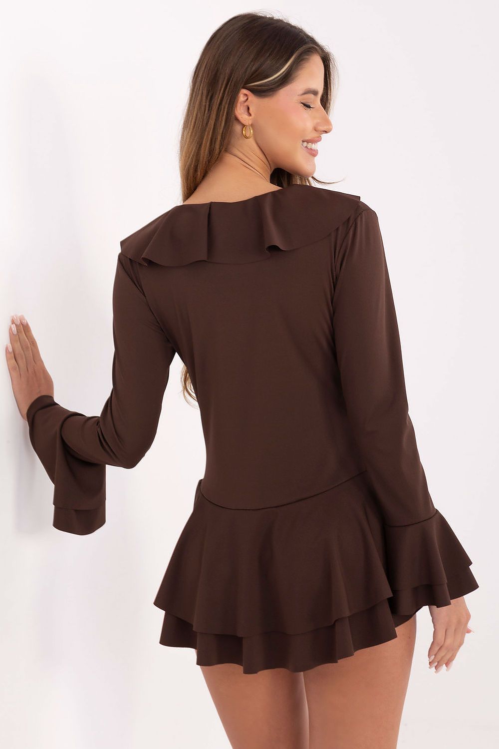 Sophisticated look of Rue Paris Short Jumpsuit, ideal for fashion-forward women, available in EU sizes 0-4, combining luxury and comfort.