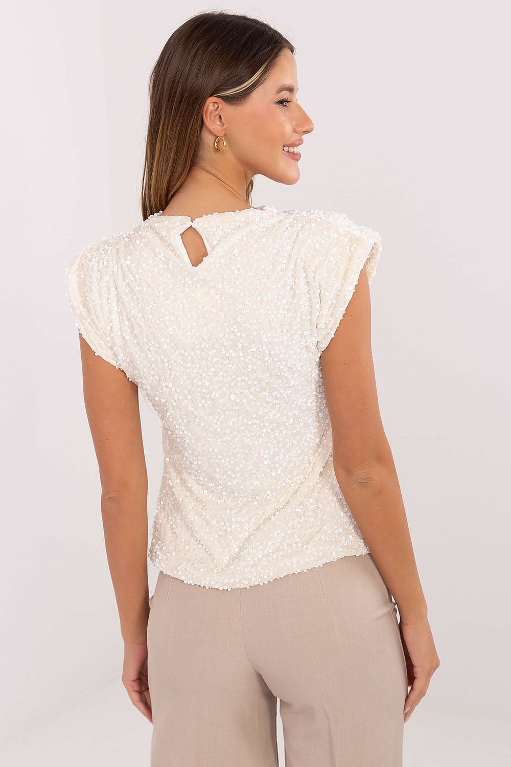 Detail view of luxurious viscose and polyester blend fabric of Italy Moda sleeveless blouse, perfect for chic receptions.