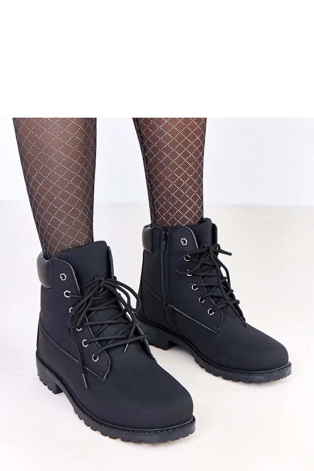 Side view of Solea women's winter boots with 13 cm shaft height, highlighting their stylish yet practical features for urban winter wear.