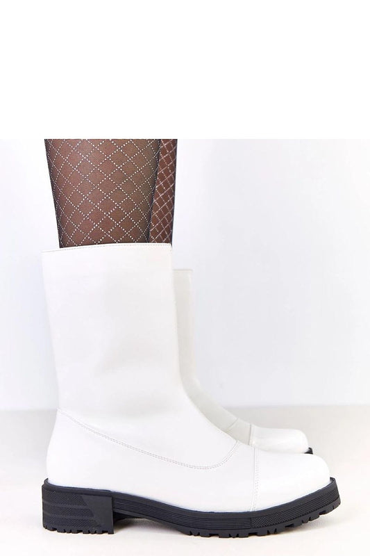 Comfortable Solea women's ankle boots in pristine white with round toe design, insulated for cold days, perfect for city chic looks.