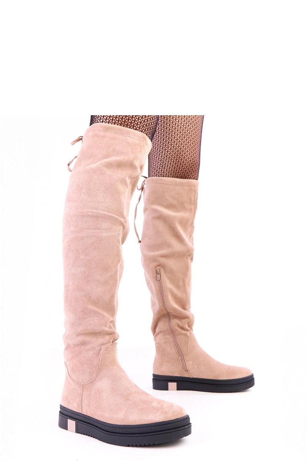 Stylish Solea faux suede platform boots for women with a 3.5 cm heel, perfect for urban fashion and comfort.