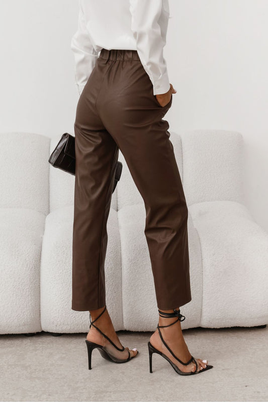 LaBalancia NOAH brown cigarette trousers, highlighting their stylish design and versatility, perfect for both formal and casual wear.