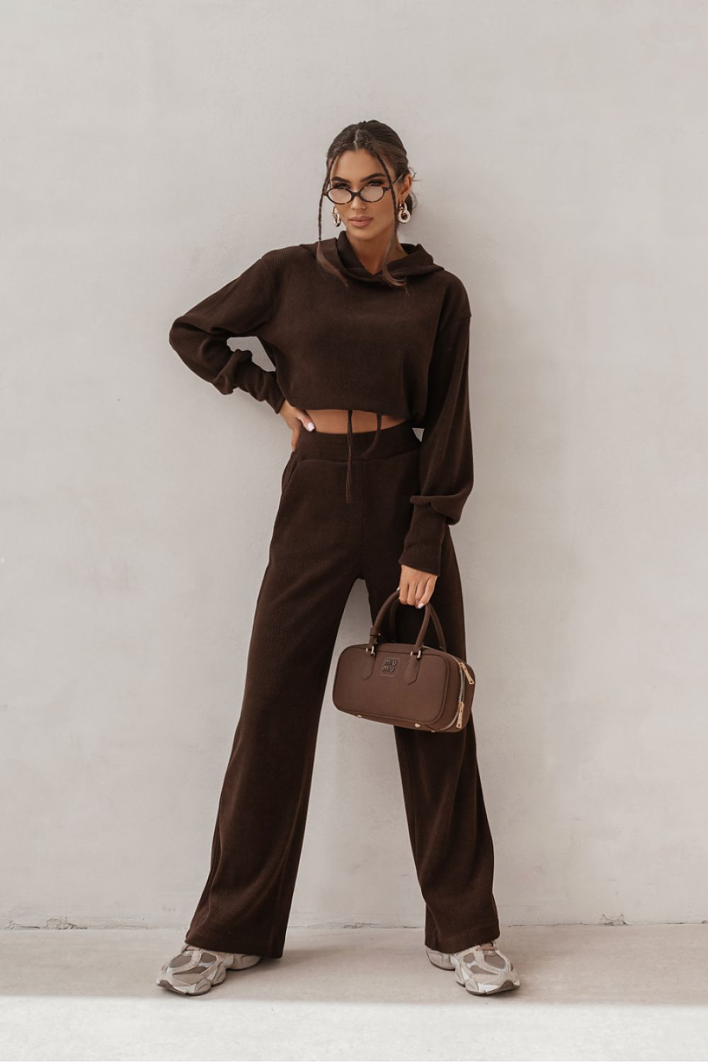 Close-up of the LaBalancia HOPE Set; soft brown sweatshirt and matching loose-fit pants crafted from 70% viscose and 30% polyester for ultimate breathability and style.