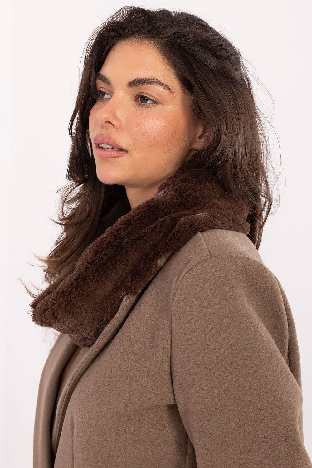 Sophisticated 82Cm Infinity Scarf by AT, combining plush comfort with stylish design for a glamorous winter accessory.