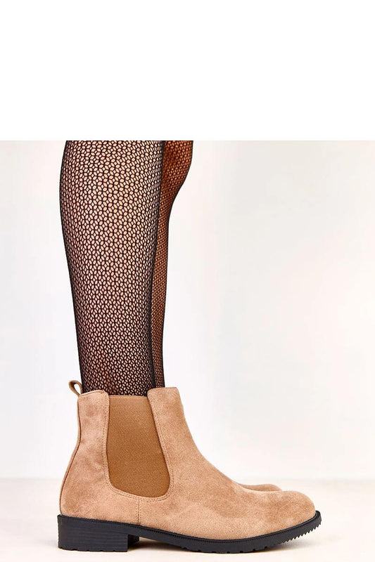 Elegant ankle height design of Solea's women's ankle boots, made from eco leather with a side zipper for easy wear and a modern touch.