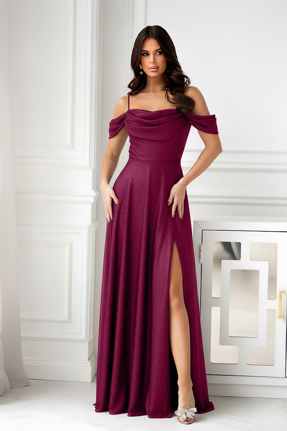 Elegant long dress by Bicotone featuring a fitted top, stylish slit, and flowing skirt, perfect for special occasions with sizes available from EU 34 to EU 48.