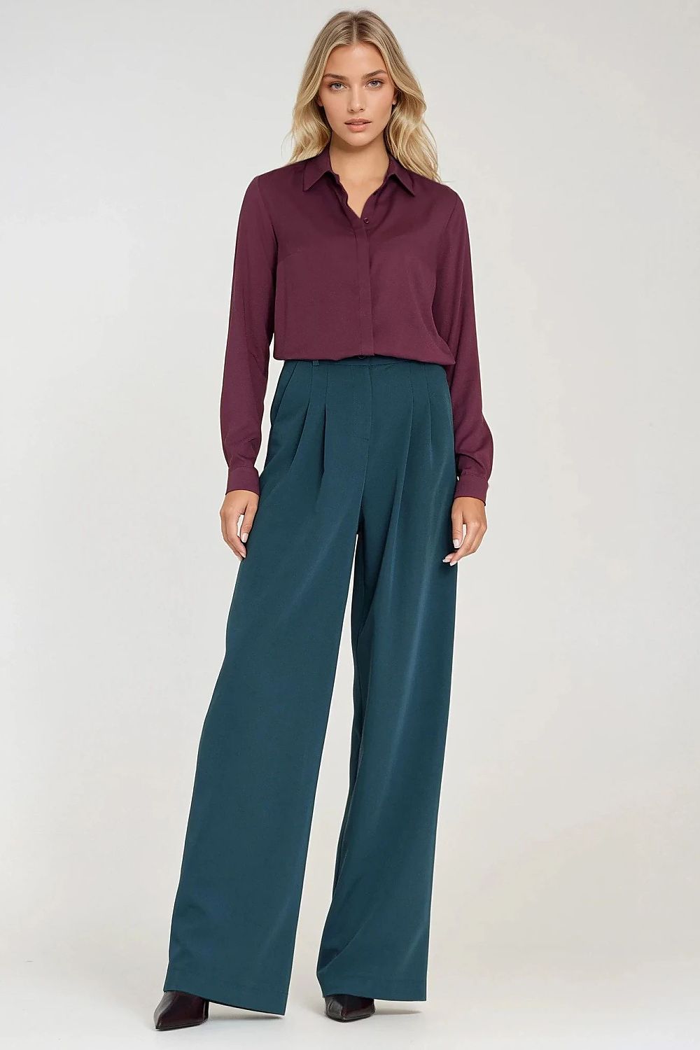 Nife elegant high waist trousers, featuring classic side pockets and faux back pockets, perfect for both casual and formal occasions.