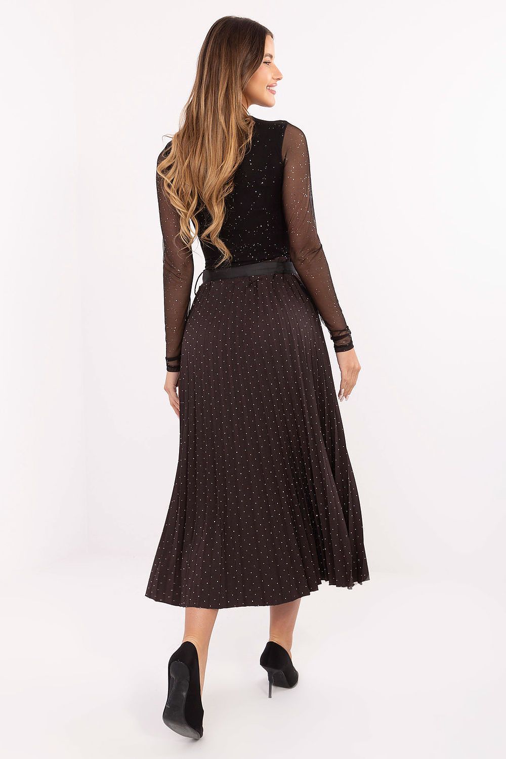 Stylish and feminine pleated midi skirt adorned with rhinestones by Rue Paris, epitomising elegance for elegant outings and family gatherings.