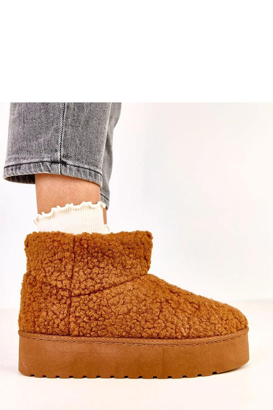 Elegant Solea Women's snow boots with a 4 cm platform, combining style and functionality for cold weather wear.