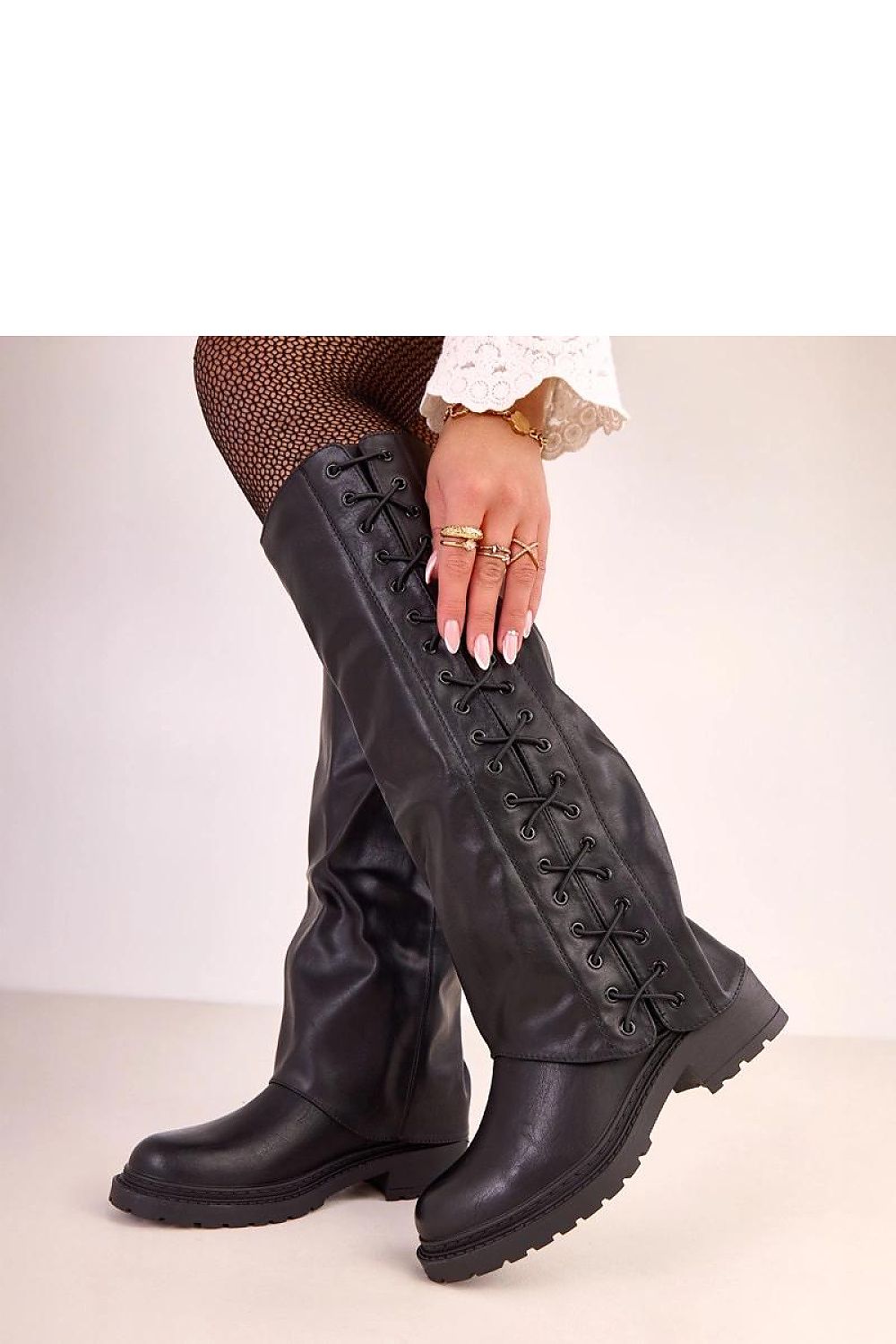 Sophisticated thigh-high boots by Solea, featuring a fashionable detachable layer and fashionable lacing, combining elegance and practicality for modern women.