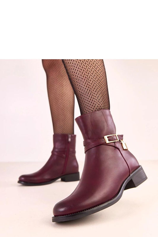 Stylish Solea ankle boots made from high-quality vegan leather, 15cm shaft height, and soft fabric lining, ideal for adding a modern touch to any outfit.