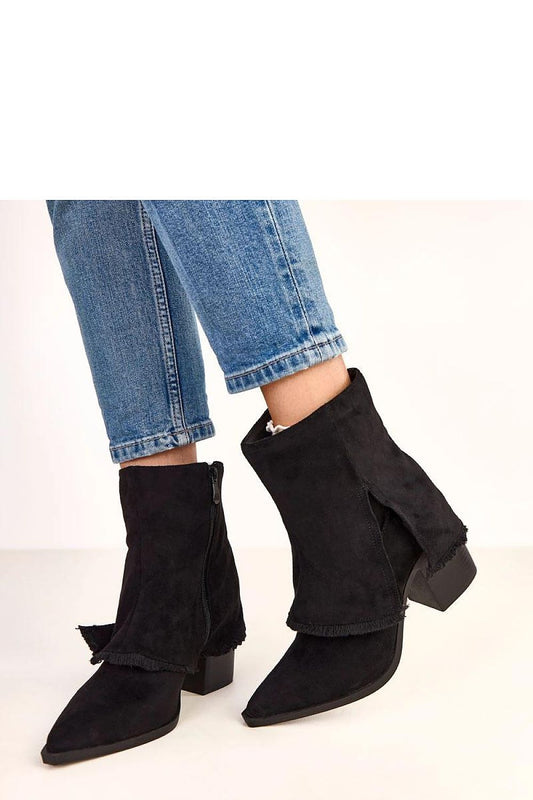 Luxurious Solea ankle boots in eco-suede leather, showcasing a 13 cm high upper and a chic zipper closure, perfect for sophisticated autumn and winter looks.