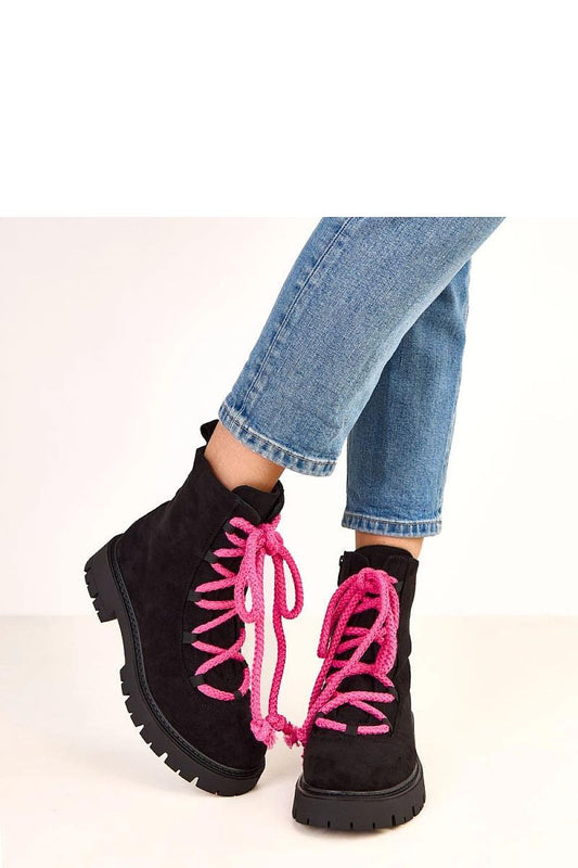 Solea eco-friendly suede ankle boots showcasing a round toe and a stable 4 cm heel, perfect for stylish comfort in everyday wear.