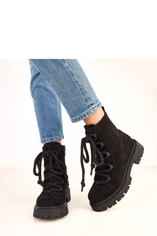 Stylish Solea Ankle Boots featuring a 15 cm shaft and round toe, perfect for adding a touch of luxury to any outfit.