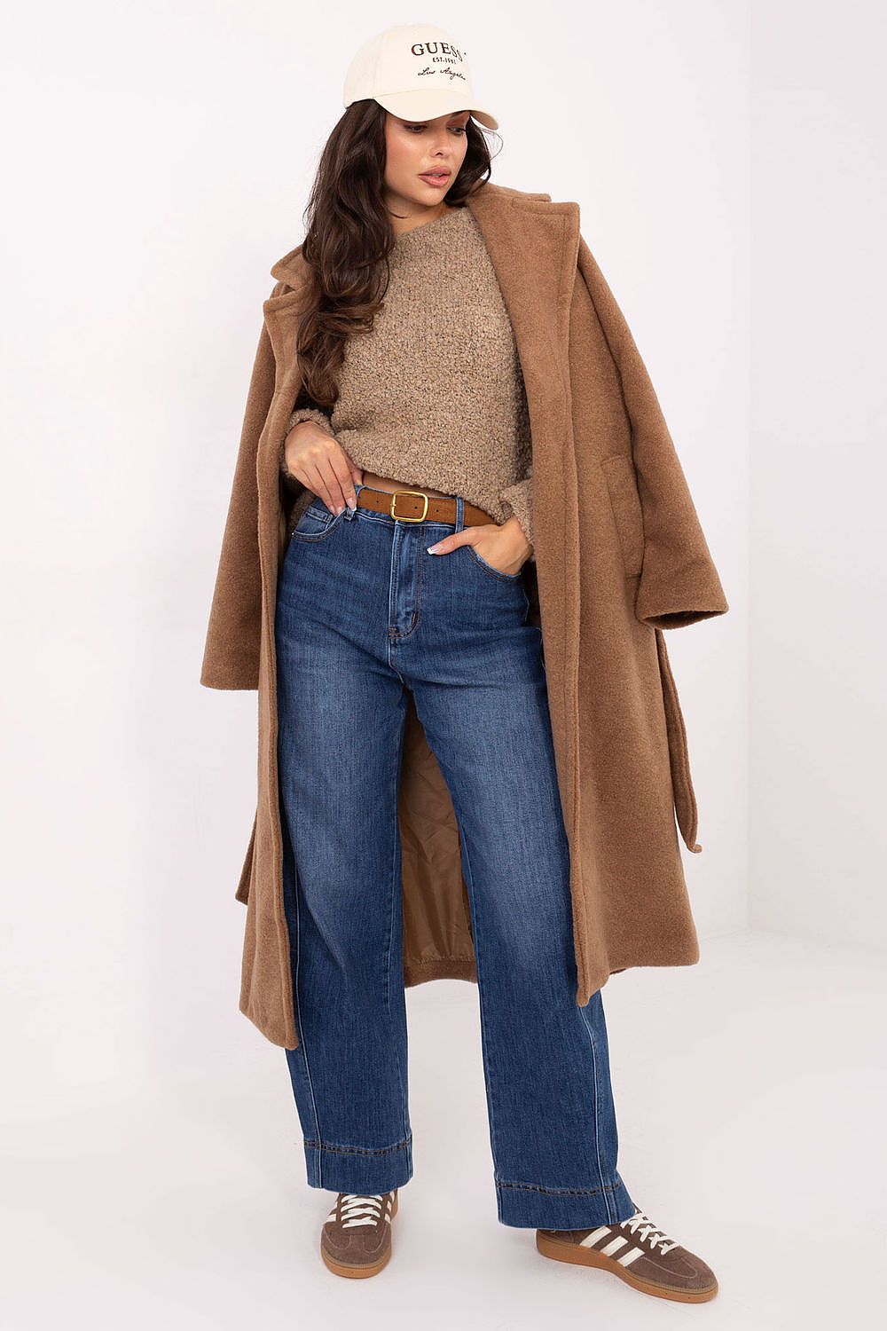 Fashionable women's balloon fit jeans by Factory Price, showcasing a flattering silhouette with slip pockets and a contemporary wide-leg style.