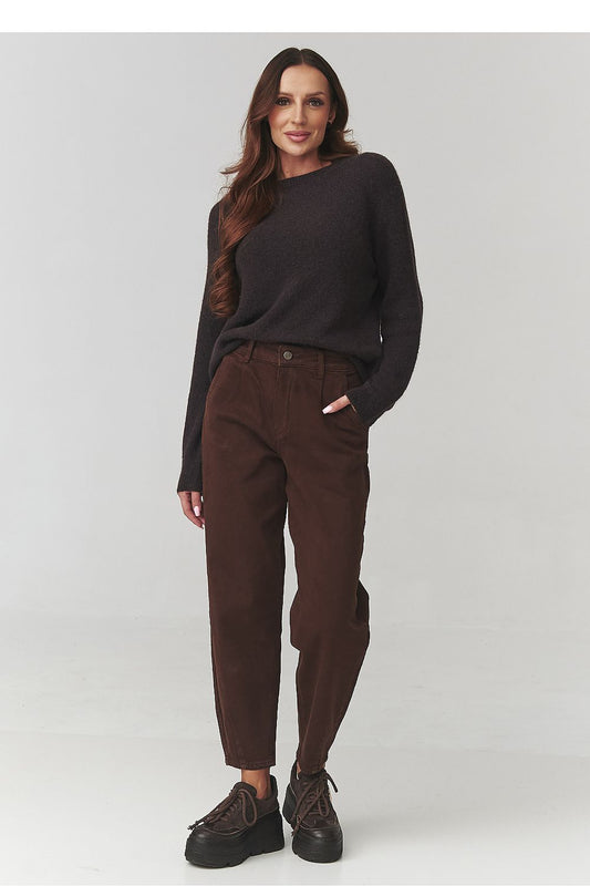 Close-up view of Makadamia brown high-waisted jeans, highlighting exquisite craftsmanship and comfortable silhouette, perfect for elegant autumn-winter styling.