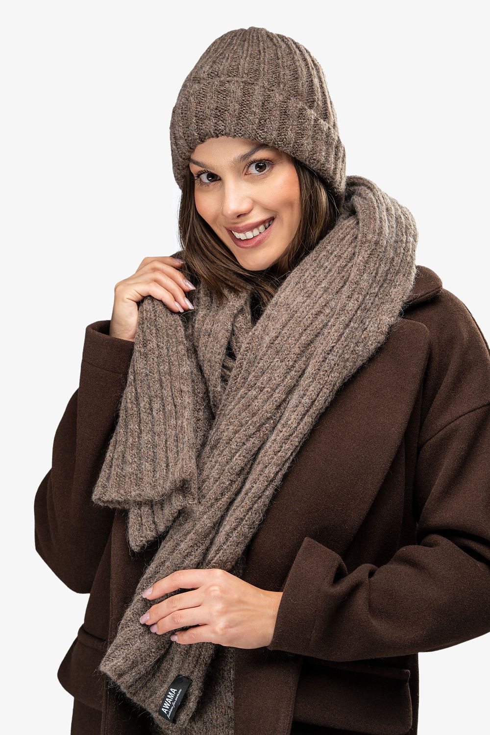 Versatile and chic warm hat from awama, made in Poland to protect against cold while enhancing personal style.