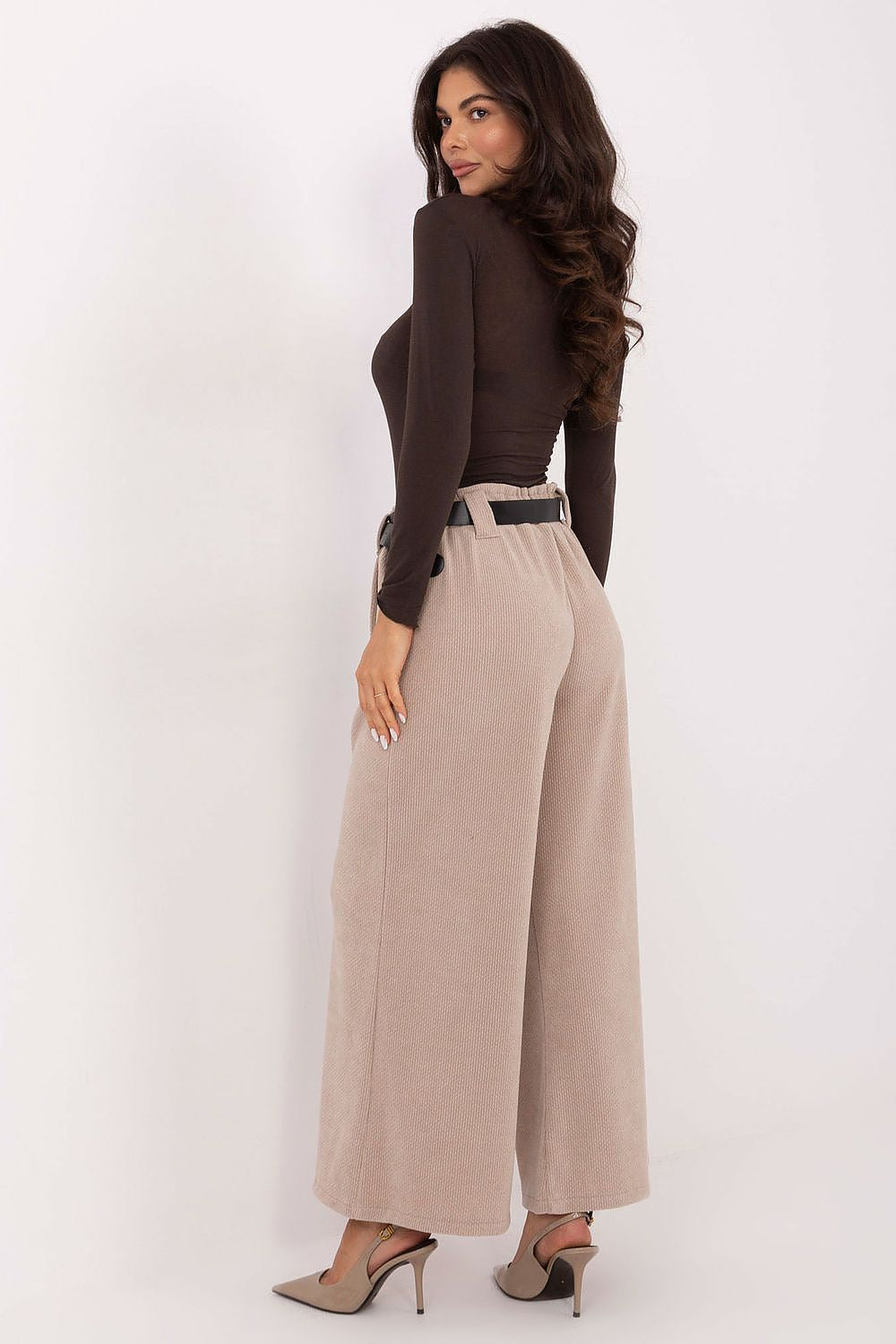 Stylish model wearing Rue Paris high waist wide leg trousers, perfectly accentuating the figure with a modern and chic look ideal for everyday wear.