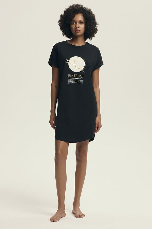 Luxurious Henderson cotton nightshirt featuring a semi-circular hem, perfect for year-round comfort and style, available in sizes S to XL.