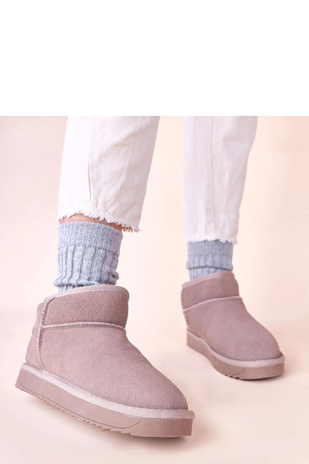 Solea Besia grey suede snow boots displayed in a winter setting, exemplifying elegance, durability, and perfect insulation for cold weather.