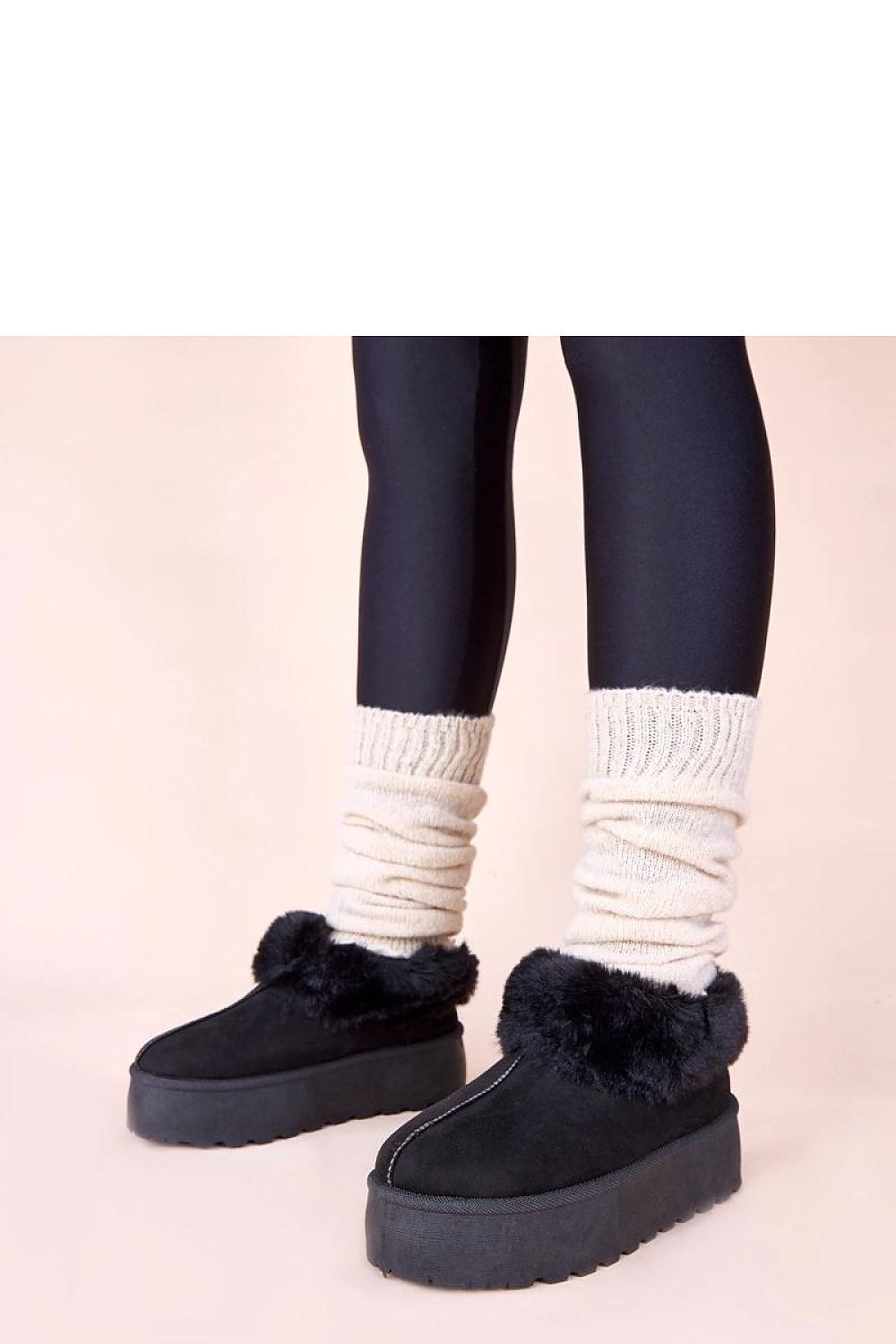 Close-up view of Deesi dark beige fur-lined snow boots with non-slip sole, embodying comfort and sophistication, designed by Solea.