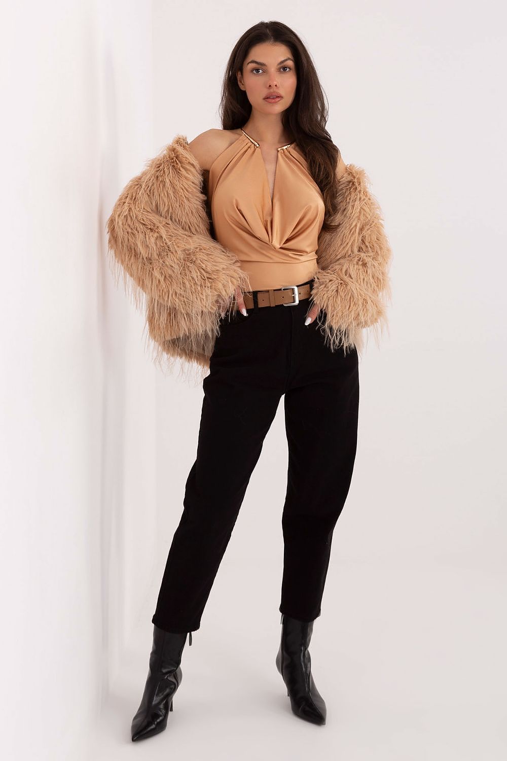 Elegant Sleeveless Shapewear Body by Italy Moda featuring a luxurious deep neckline, crafted from premium materials for a flattering fit, perfect for modern women seeking sophistication.