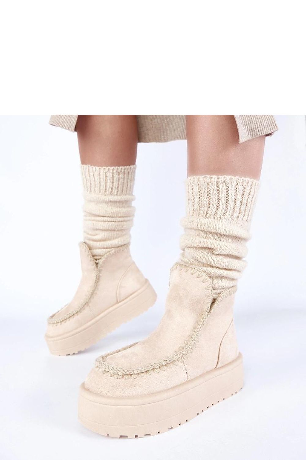 Fashionable Solea Snow Boots in various sizes EU 36-41, designed for sophistication and functionality during cold weather.