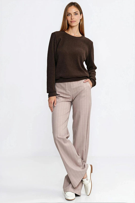 Close-up of the Luxury Nife Women's Classic Ribbed Knit Sweatshirt detailing the chic round neckline and long sleeves, crafted for a flattering and sophisticated look.