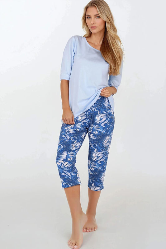 Detail of the soft cotton fabric used in Luxury Women's Pajama Set by Momenti Per Me, showcasing its comfort and delicate craftsmanship.