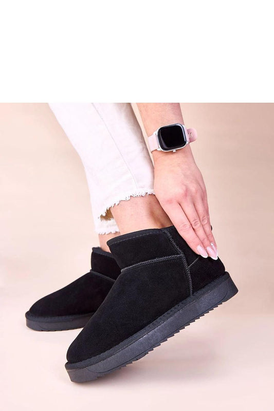 Stylish Gemre women's black suede snow boots showcasing quality craftsmanship and sturdy sole for excellent grip, ideal for any winter occasion.