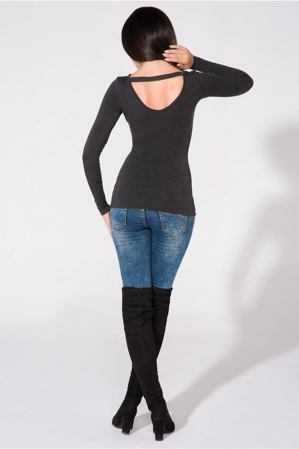 Luxury Tessita Blouse in Soft Knitwear with Unique Raw Sleeve Detail and Elegant Neckline - A sophisticated piece that combines comfort and style.