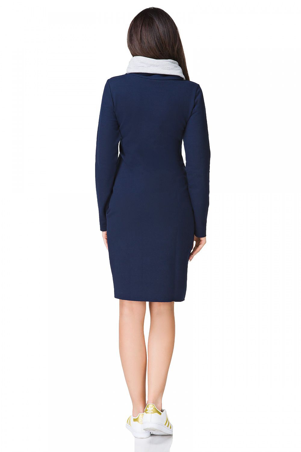 Elegant sporty daydress with turtleneck and pockets by Tessita, crafted in vibrant knitted colours, perfect for chic everyday wear.