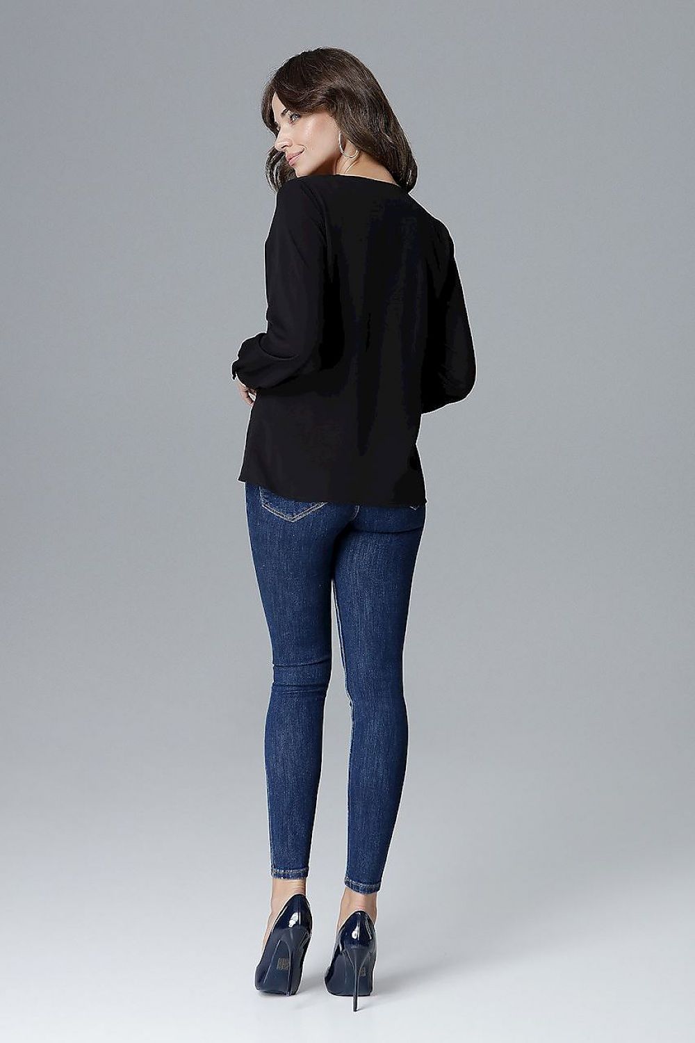 Chic long-sleeve blouse from Lenitif, crafted with a luxurious zipper detail, tailored to complement fashionable 7/8 trousers.